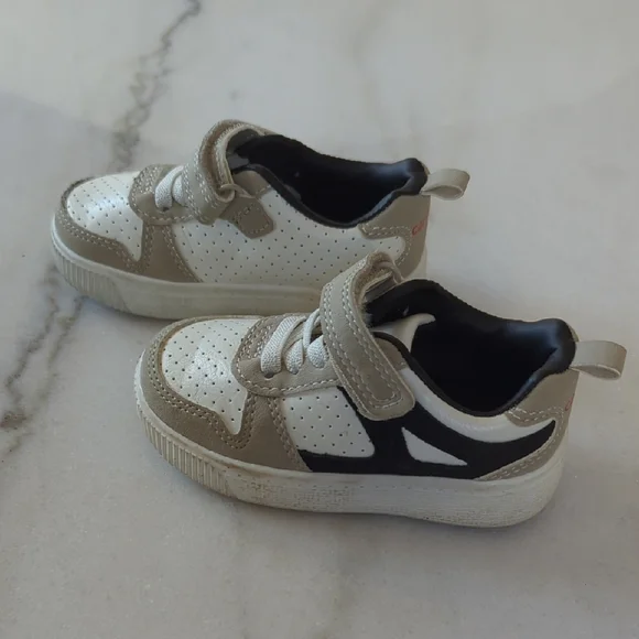 Carter's Tan and White Sneakers Size 5 (Baby) - Picture 5 of 7